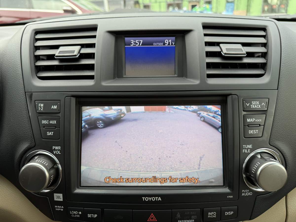 2012 Toyota Highlander SE photo 18