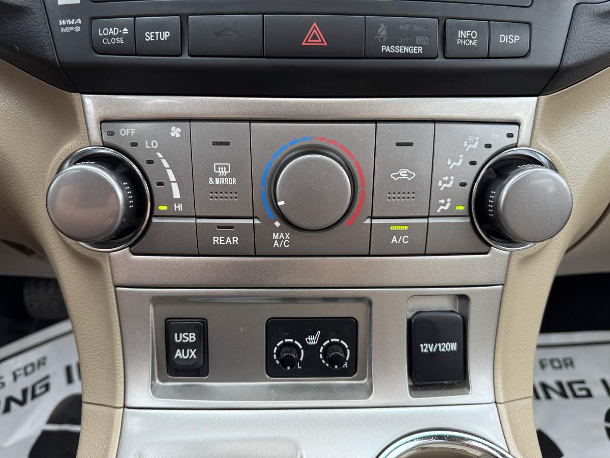 2012 Toyota Highlander SE photo 19