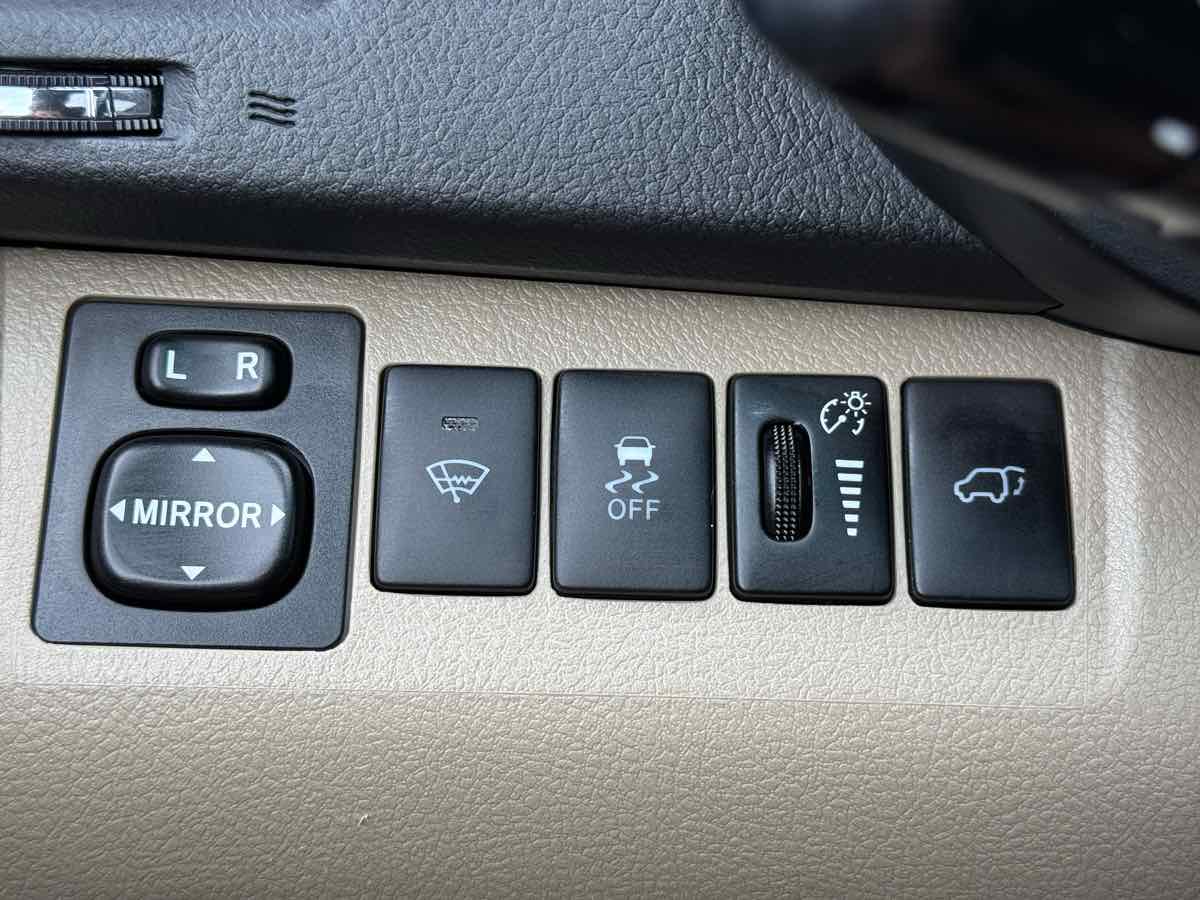 2012 Toyota Highlander SE photo 23