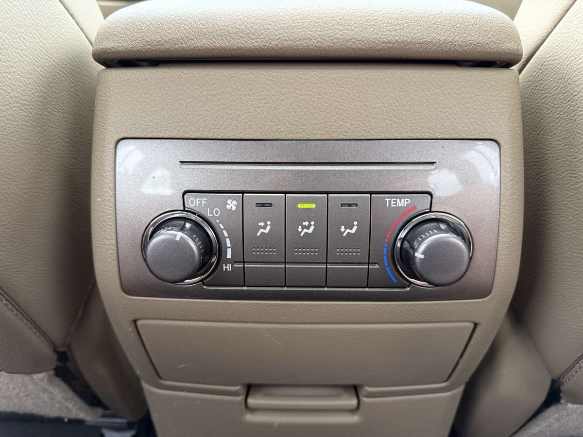 2012 Toyota Highlander SE photo 21
