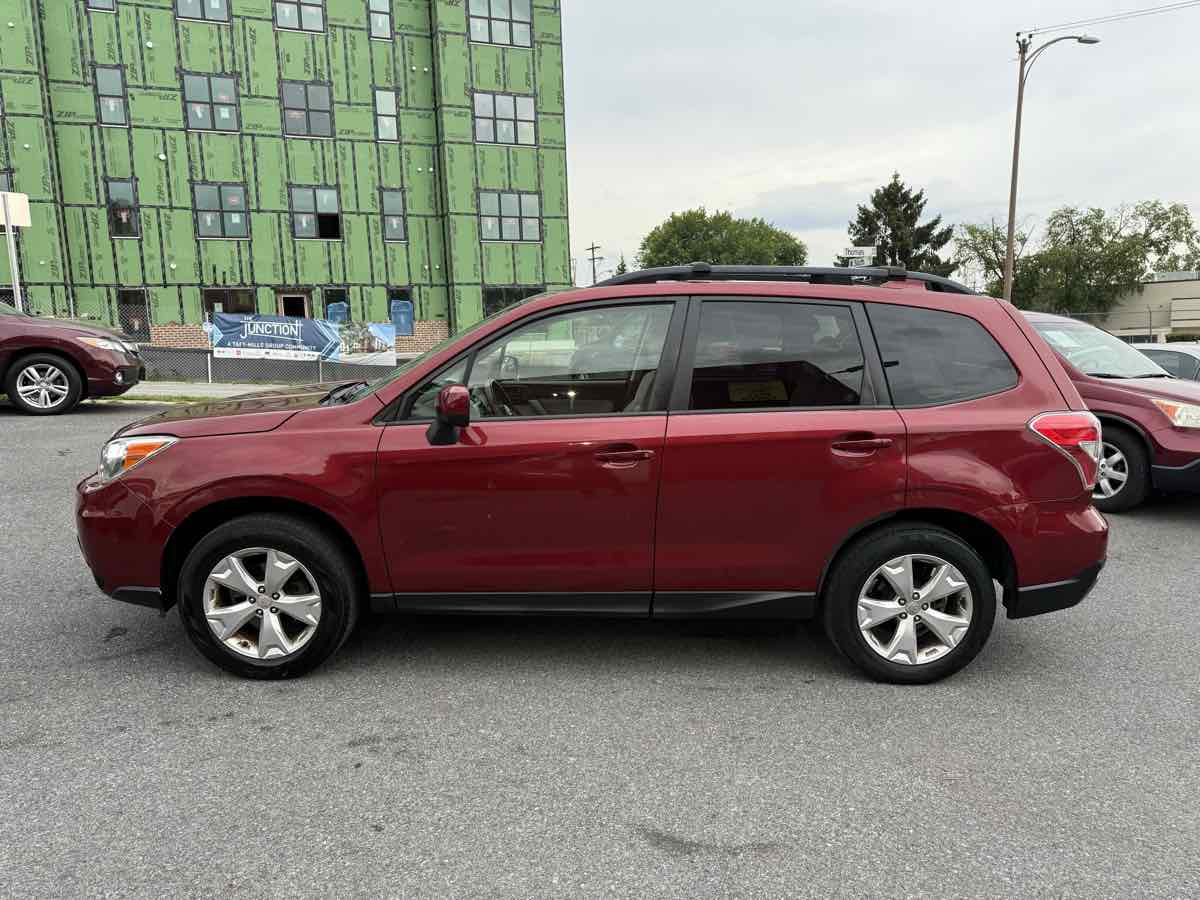 2016 Subaru Forester 2.5i Premium photo 2