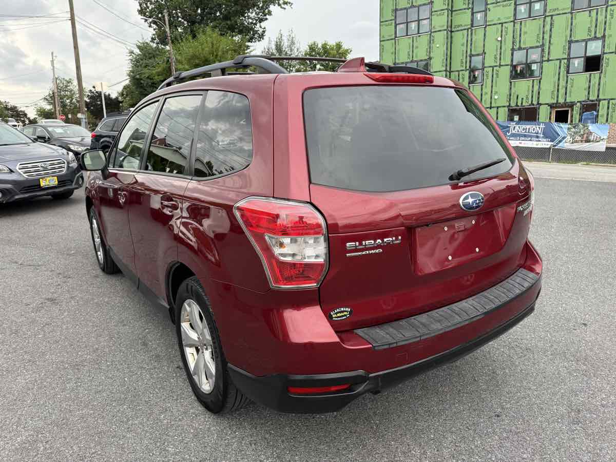 2016 Subaru Forester 2.5i Premium photo 3