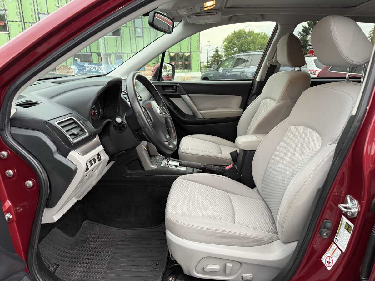 2016 Subaru Forester 2.5i Premium photo 7