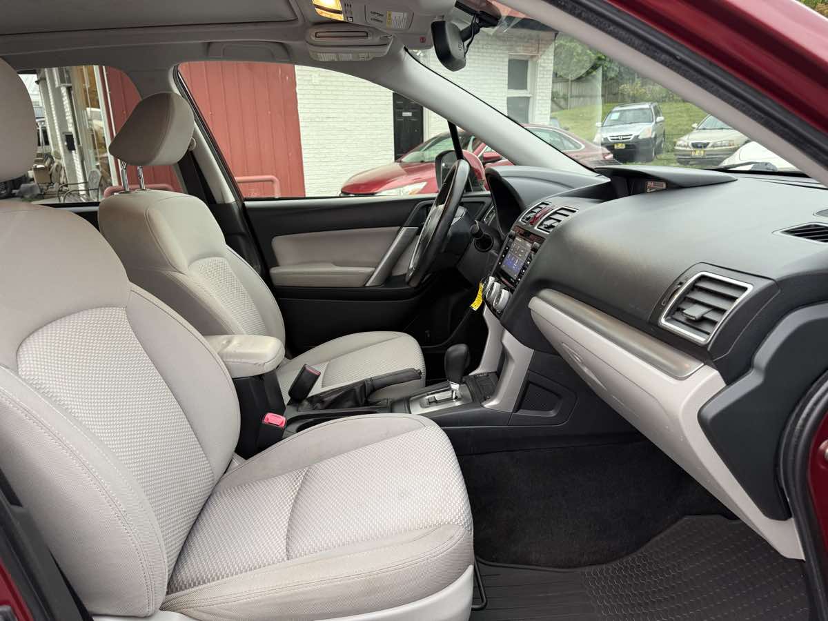 2016 Subaru Forester 2.5i Premium photo 8