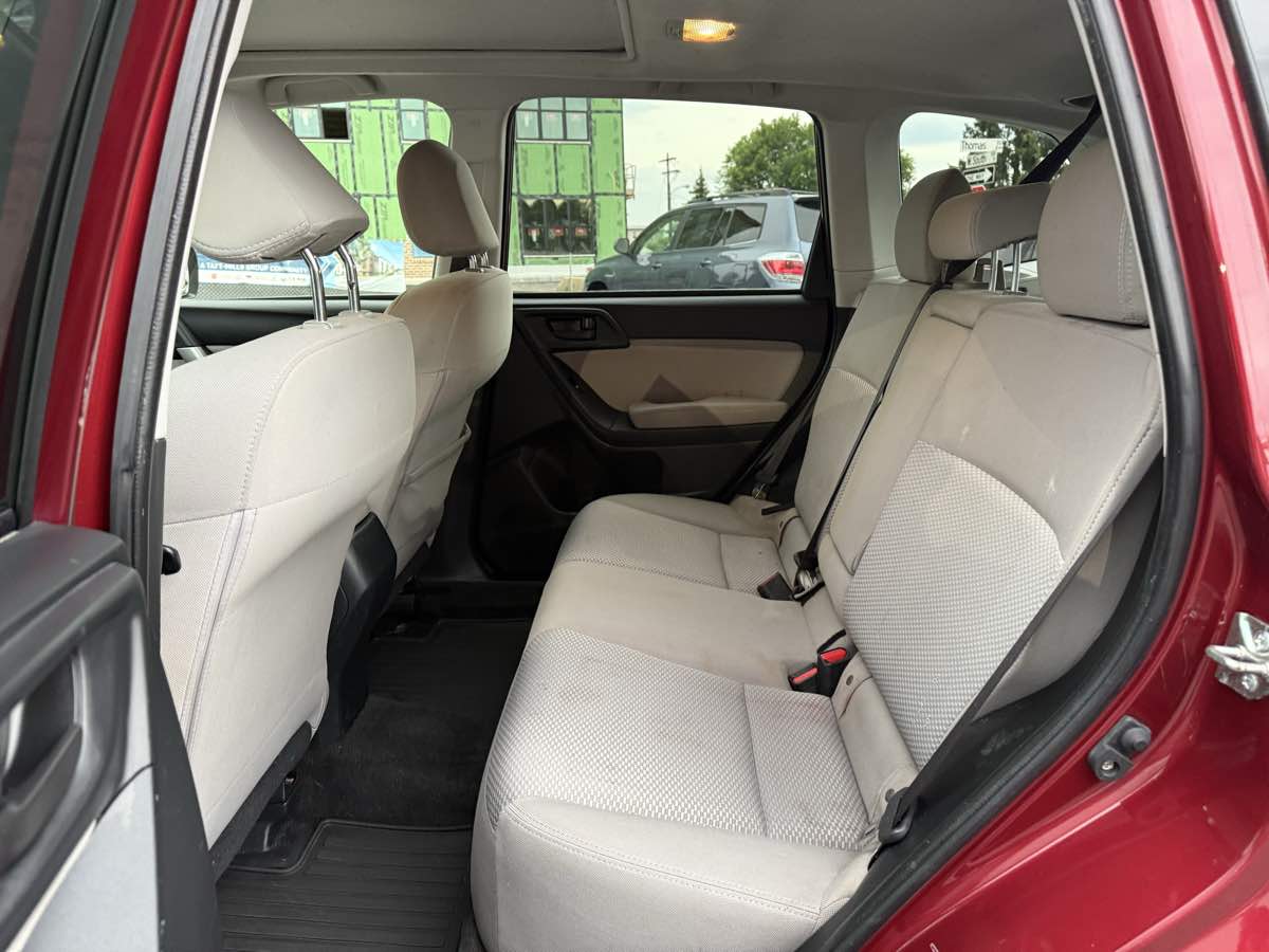 2016 Subaru Forester 2.5i Premium photo 9