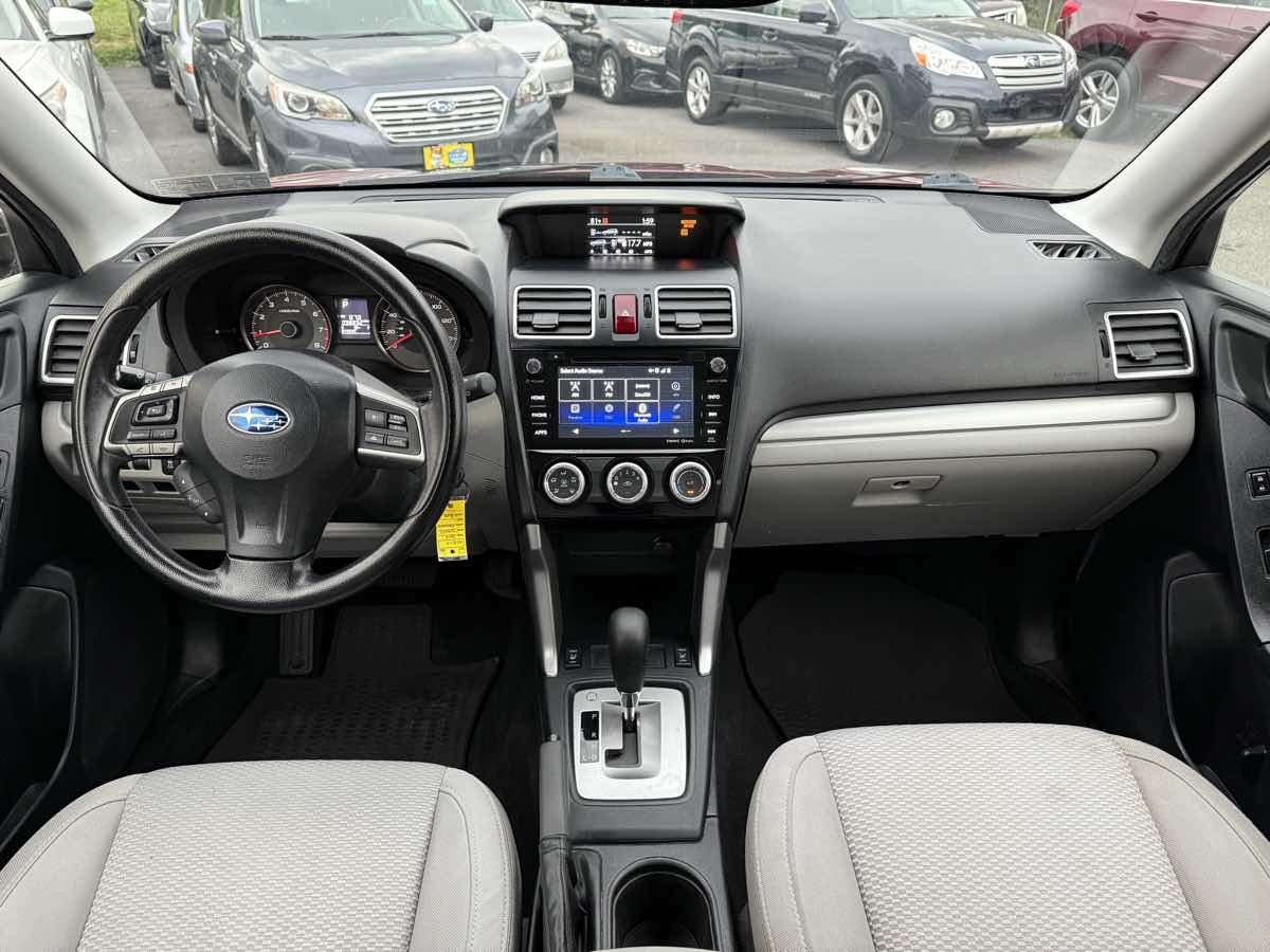 2016 Subaru Forester 2.5i Premium photo 11