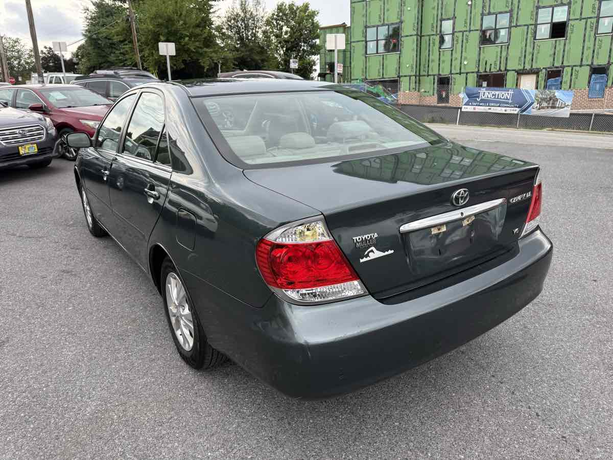 2005 Toyota Camry LE photo 4