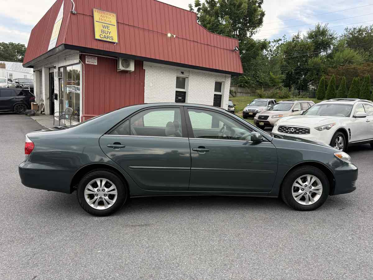 2005 Toyota Camry LE photo 7