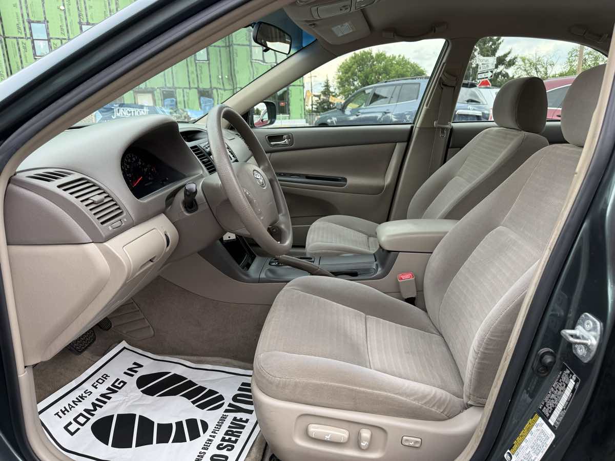 2005 Toyota Camry LE photo 8