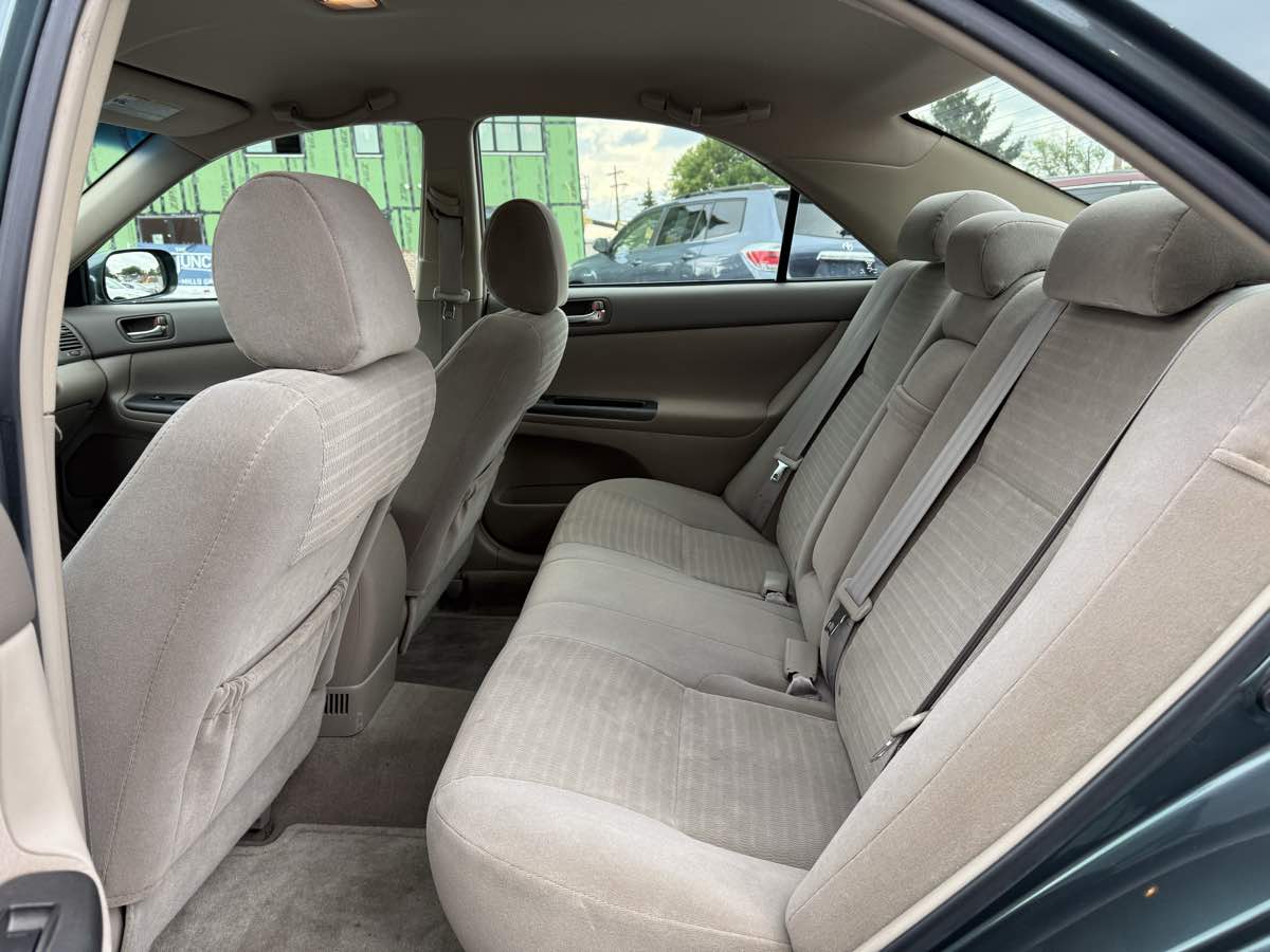 2005 Toyota Camry LE photo 11