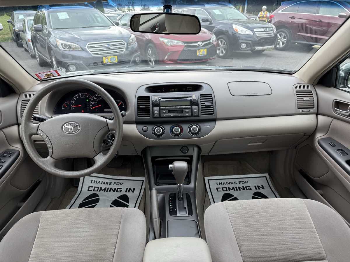 2005 Toyota Camry LE photo 12