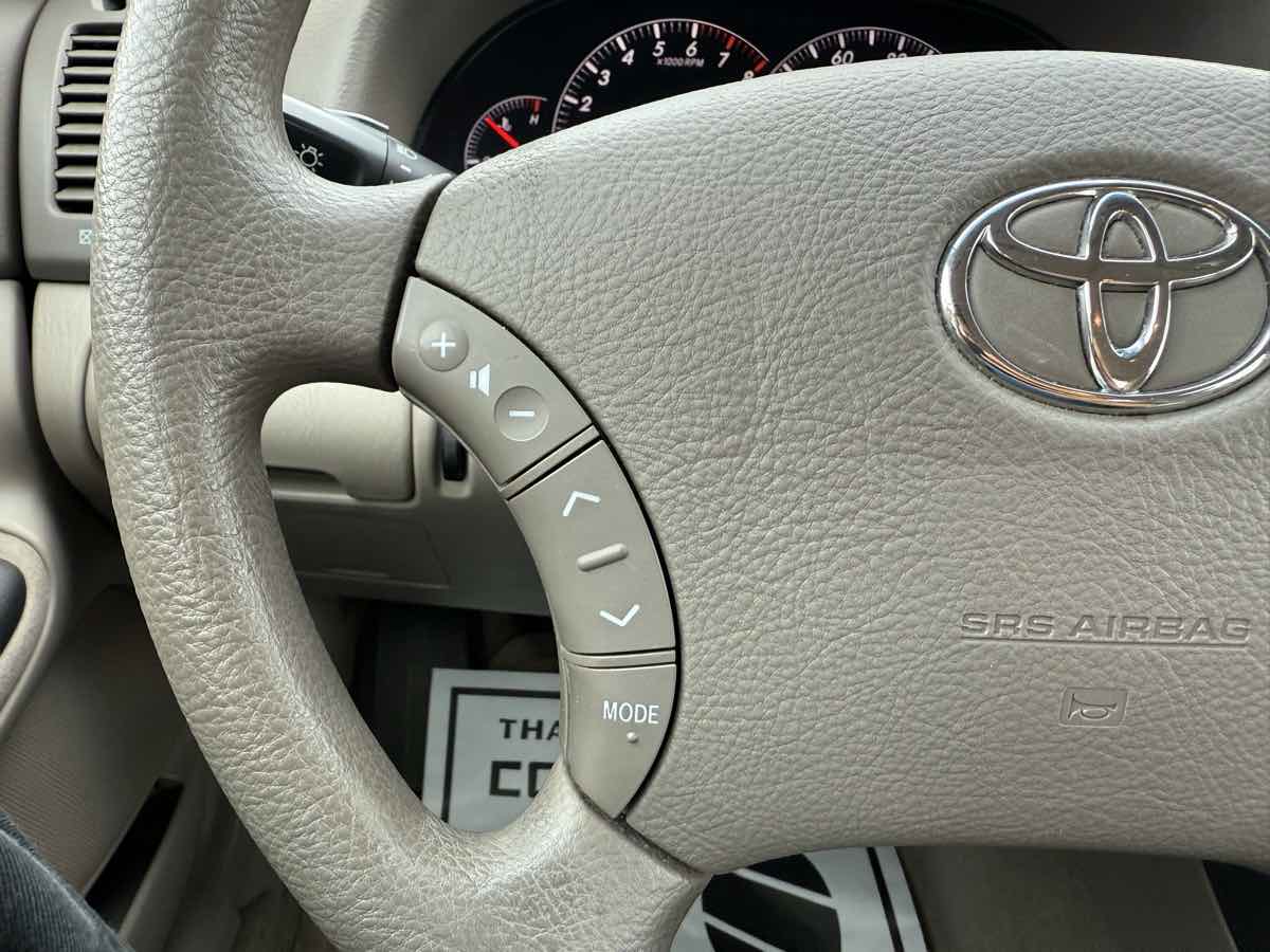 2005 Toyota Camry LE photo 15