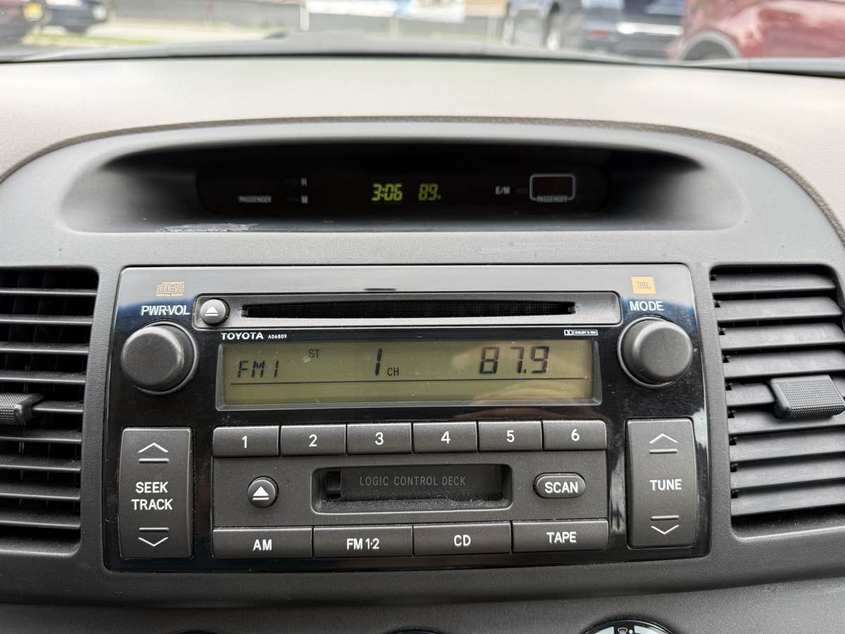 2005 Toyota Camry LE photo 17