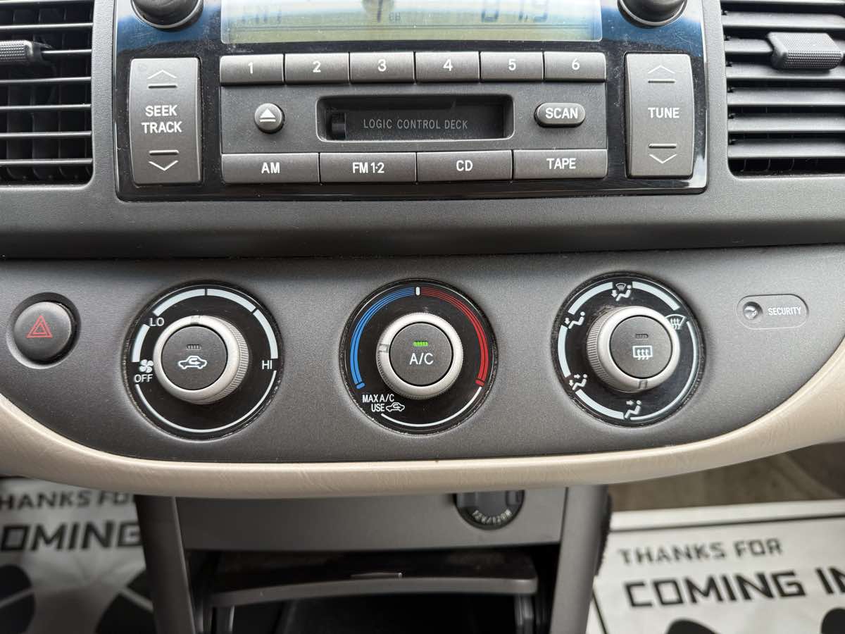 2005 Toyota Camry LE photo 18