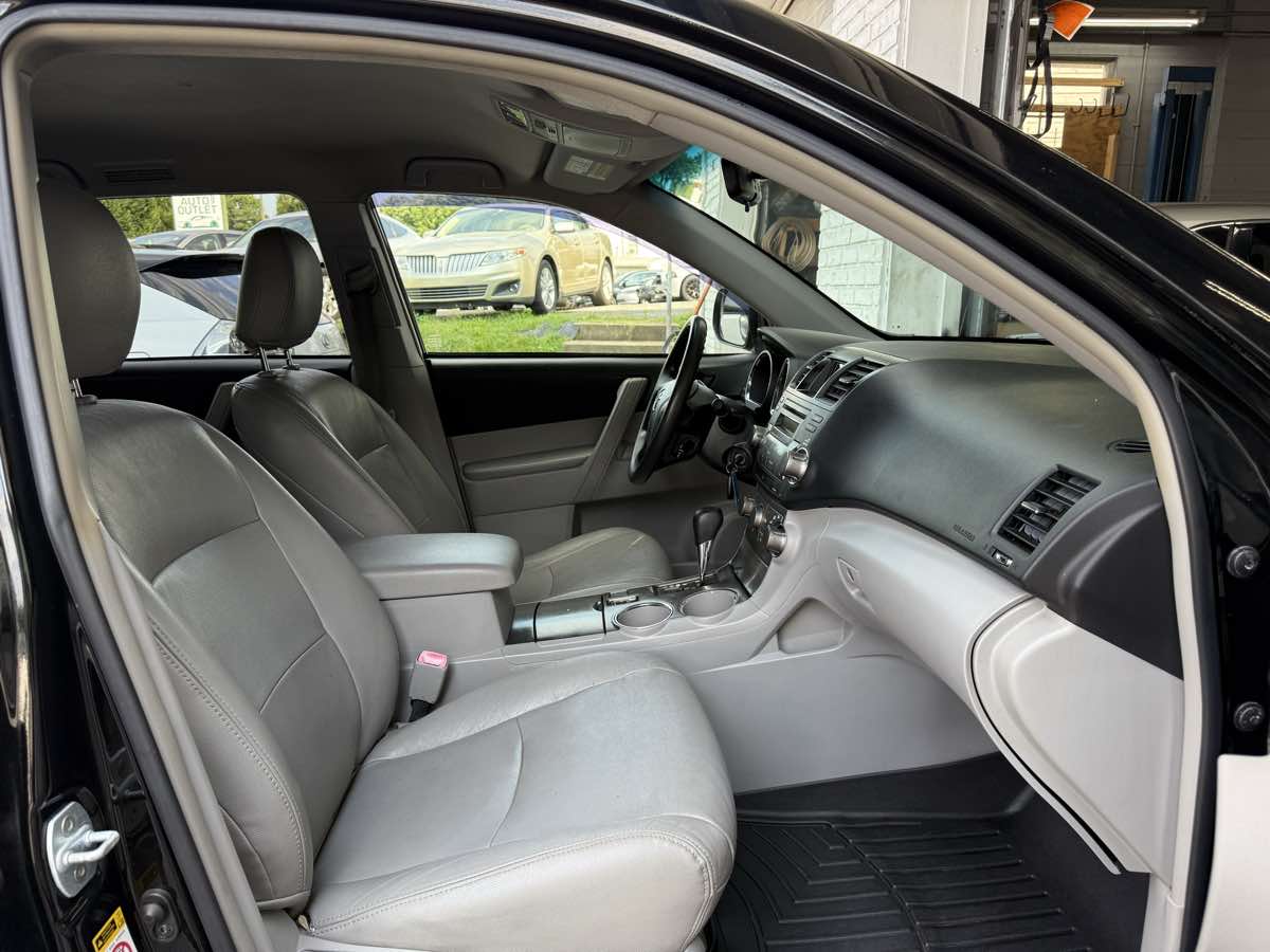 2009 Toyota Highlander Base photo 10