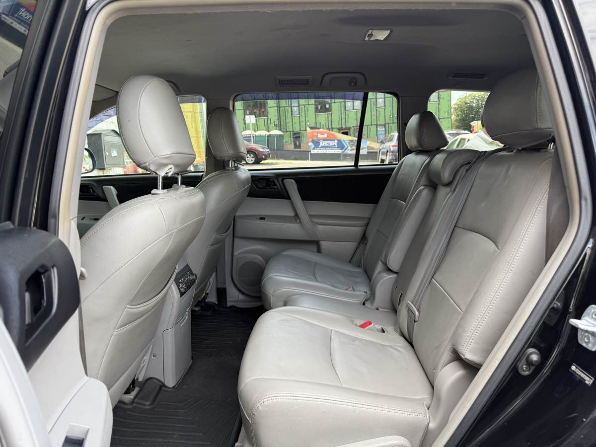 2009 Toyota Highlander Base photo 11