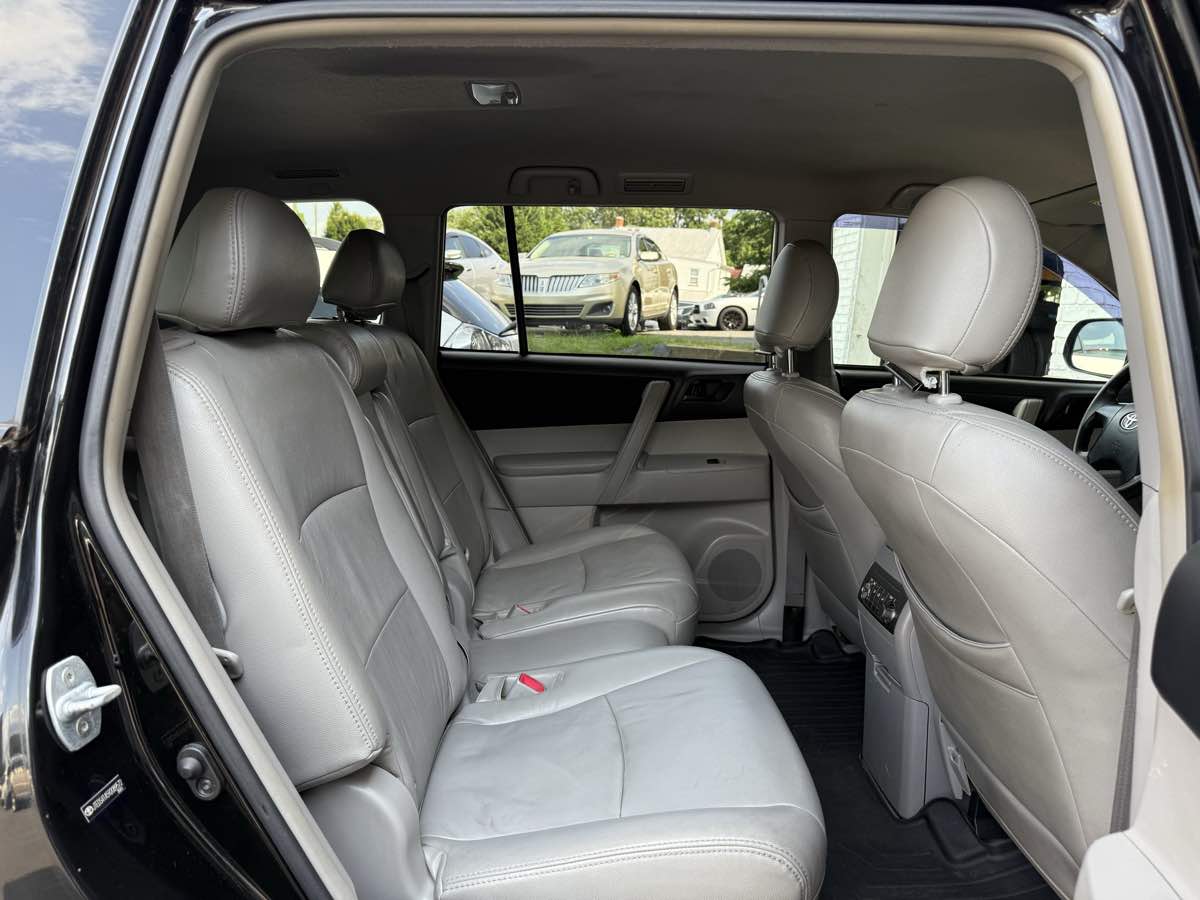 2009 Toyota Highlander Base photo 12