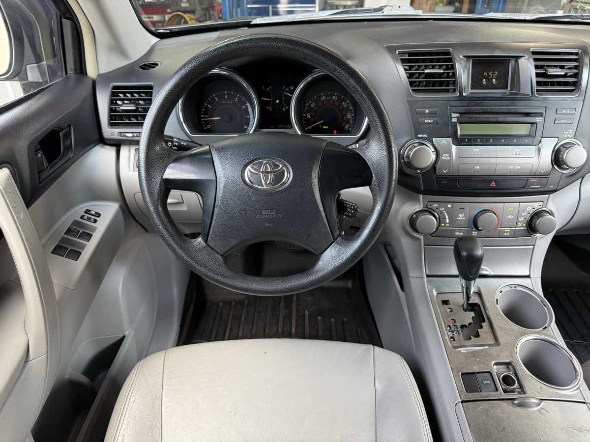 2009 Toyota Highlander Base photo 14