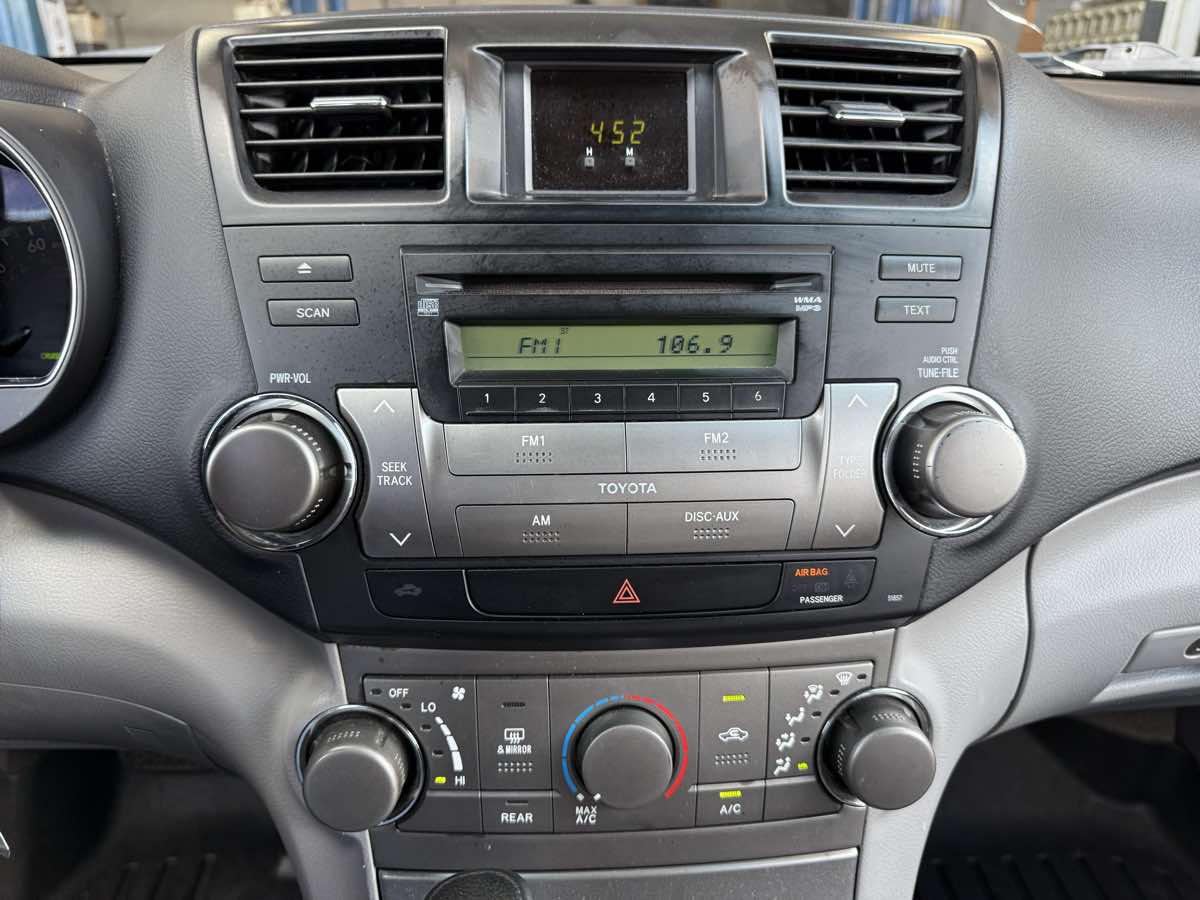 2009 Toyota Highlander Base photo 16