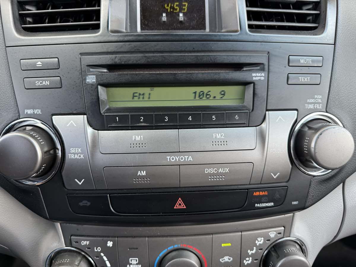 2009 Toyota Highlander Base photo 17