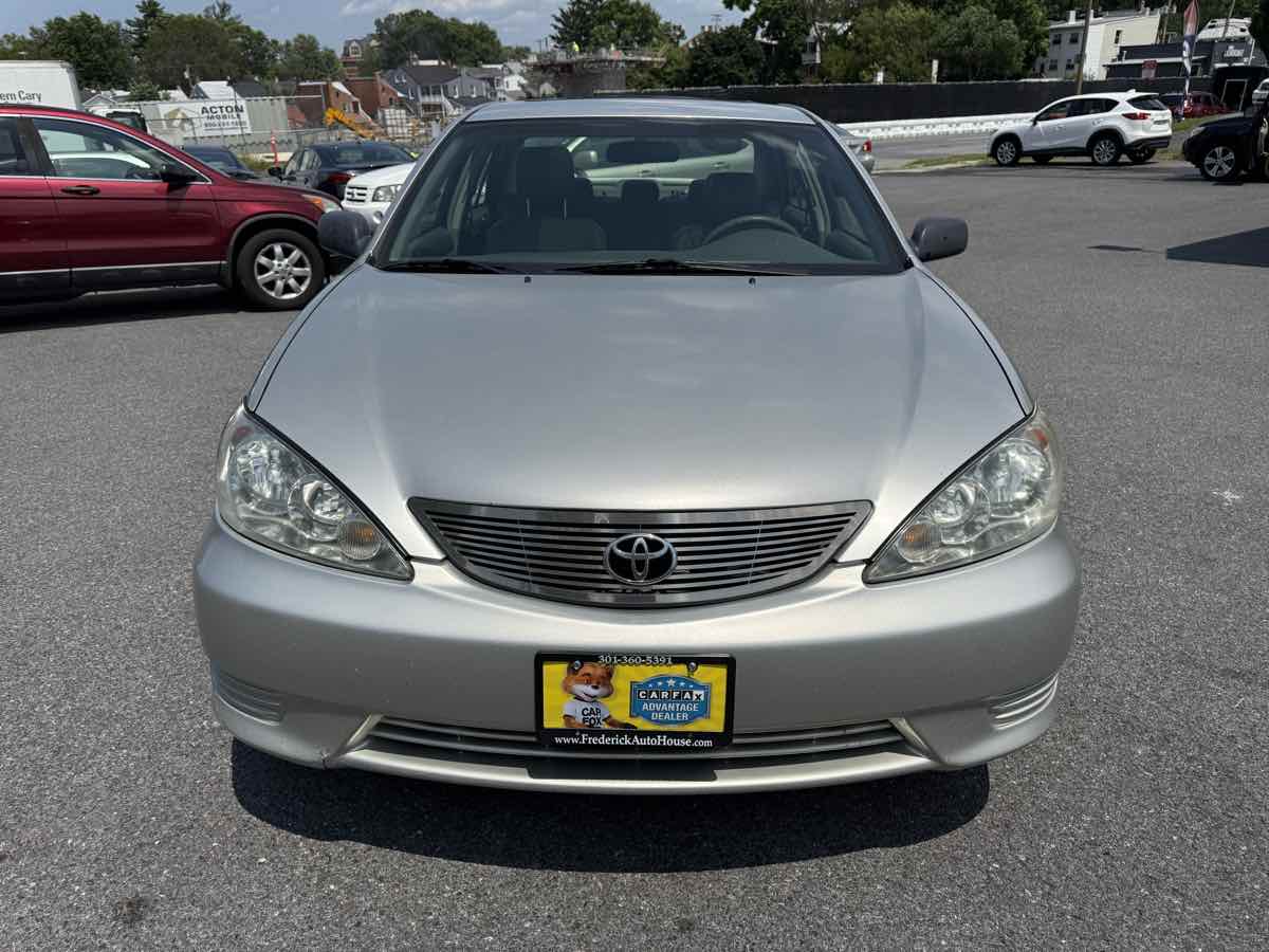 2005 Toyota Camry photo 2