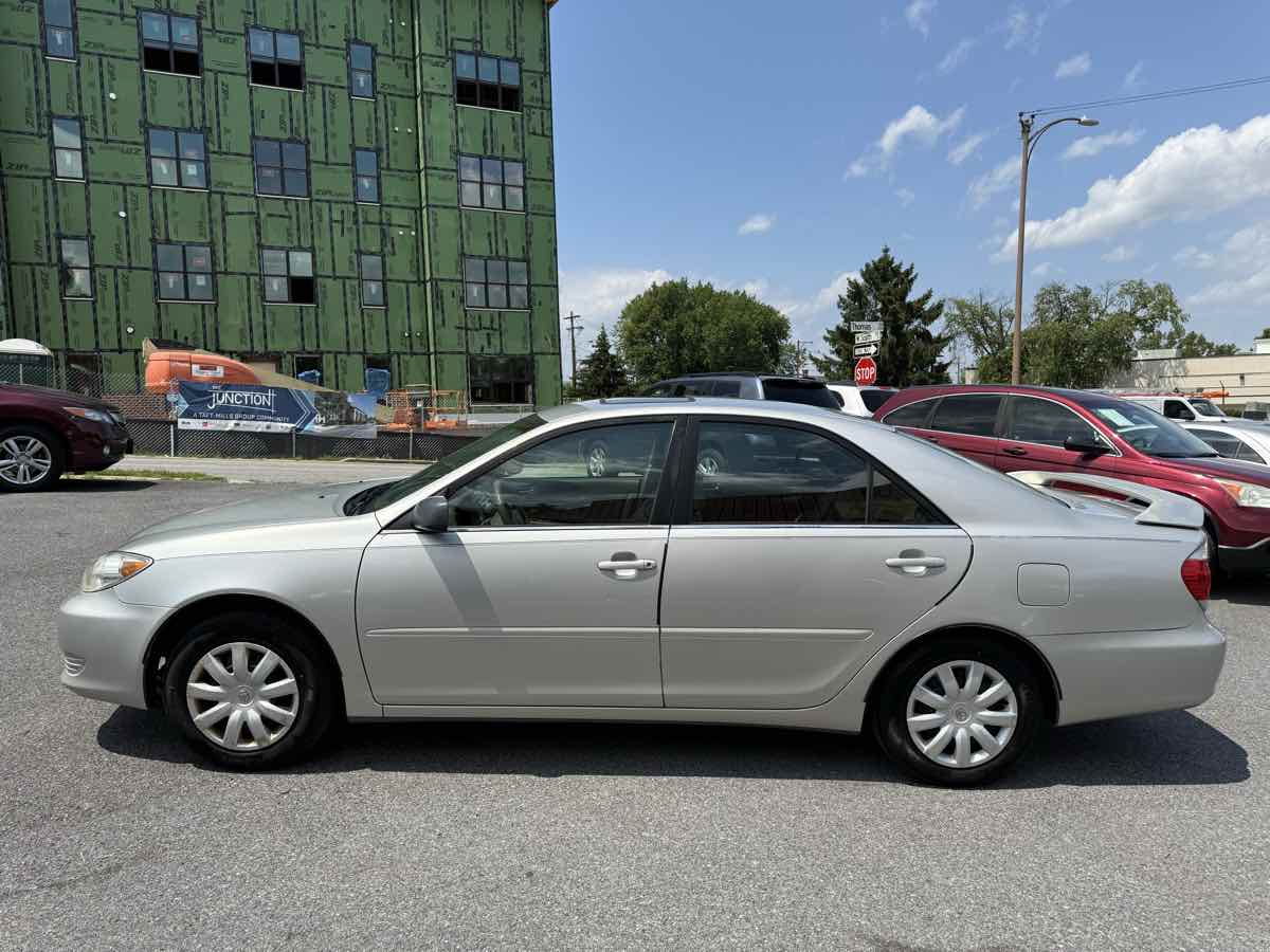 2005 Toyota Camry photo 4