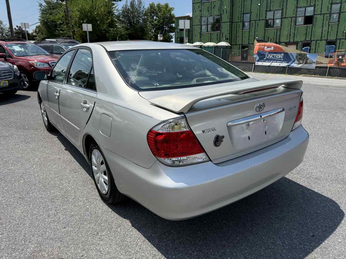 2005 Toyota Camry photo 5
