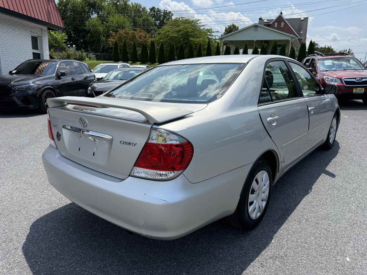 2005 Toyota Camry photo 7