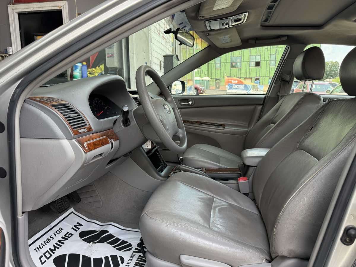 2005 Toyota Camry photo 9