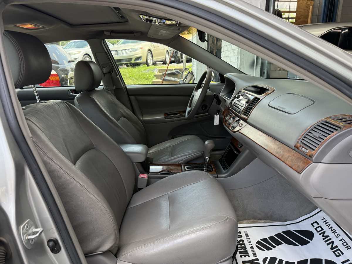 2005 Toyota Camry photo 10