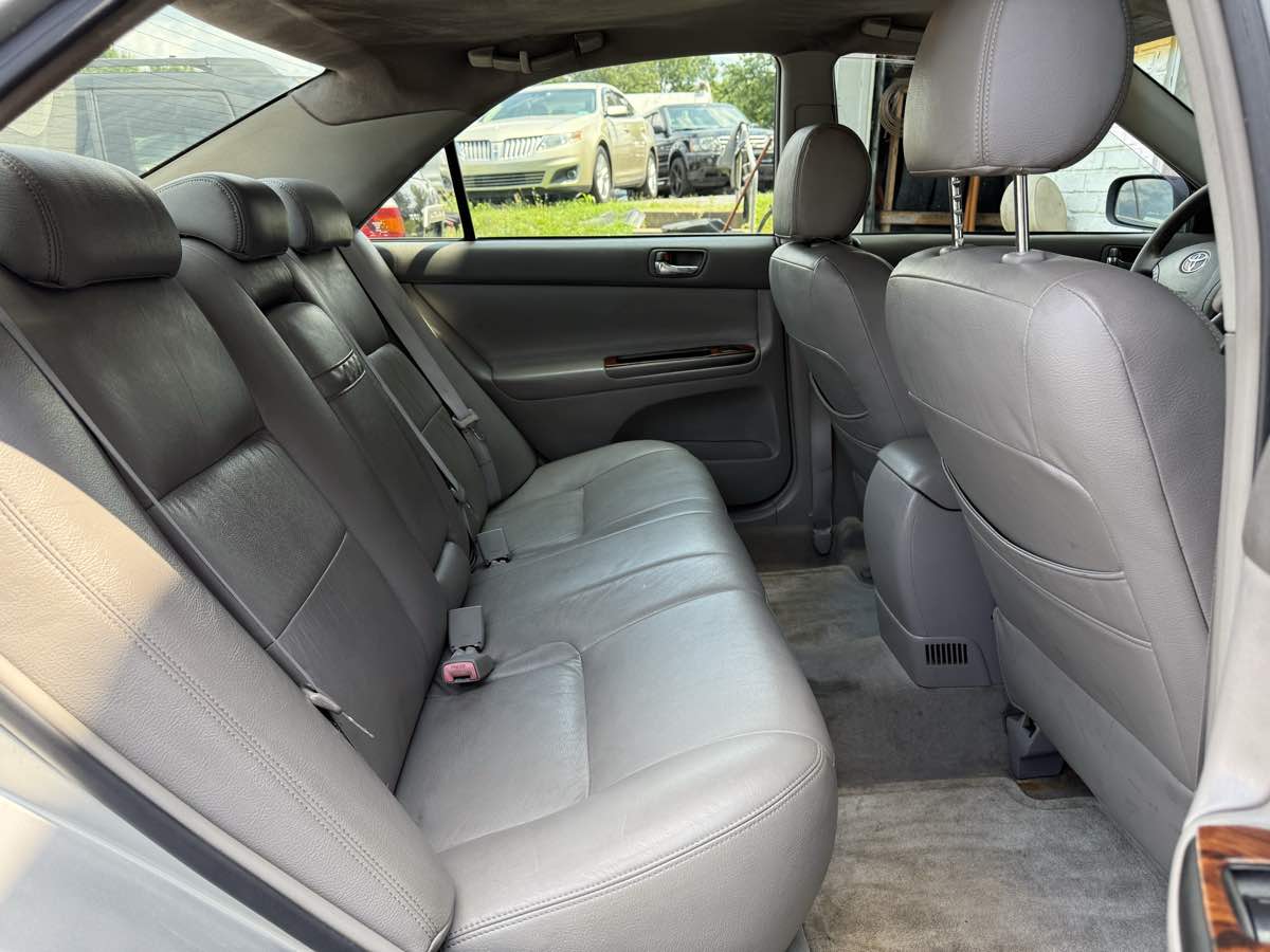 2005 Toyota Camry photo 11