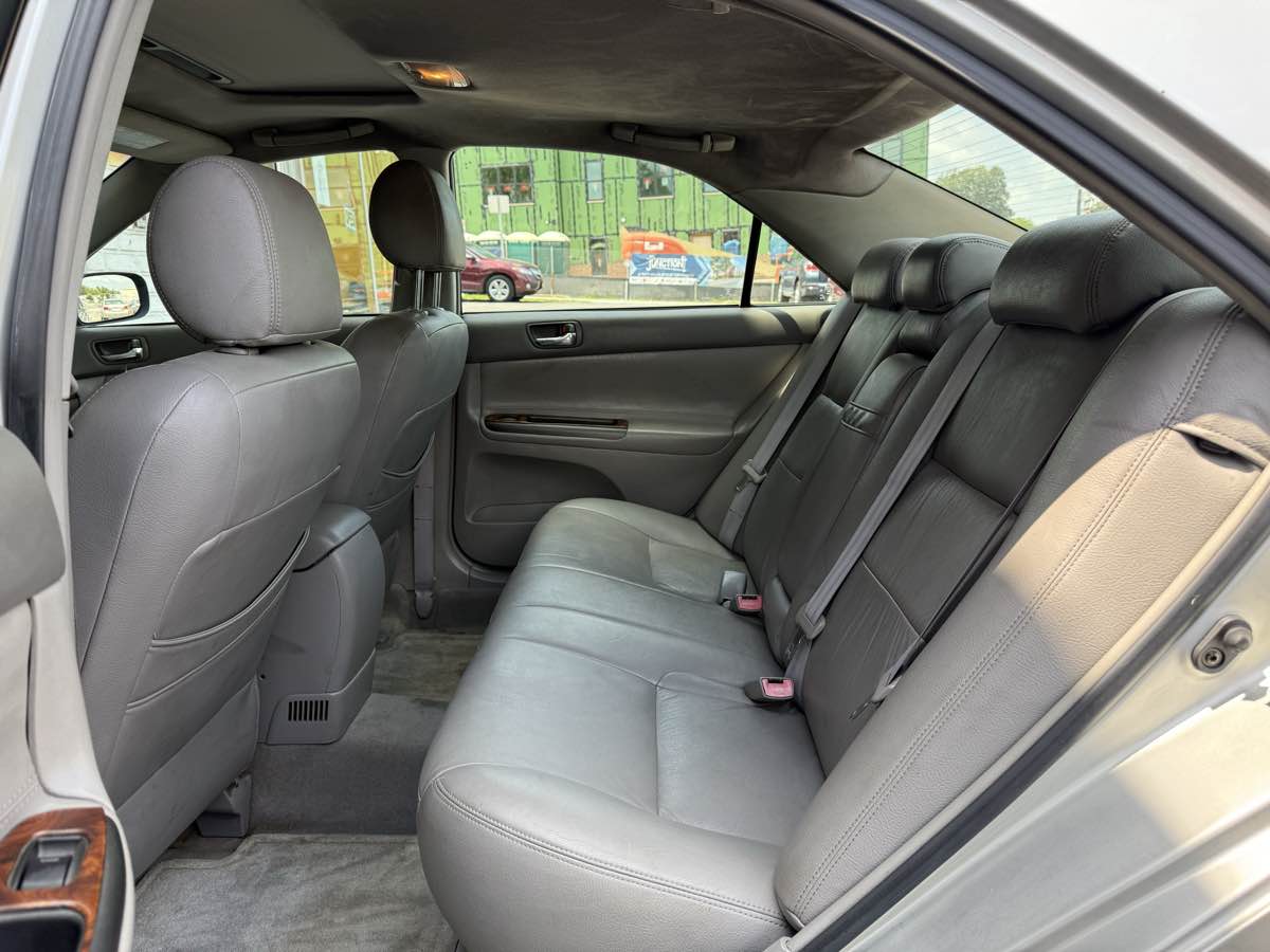 2005 Toyota Camry photo 12