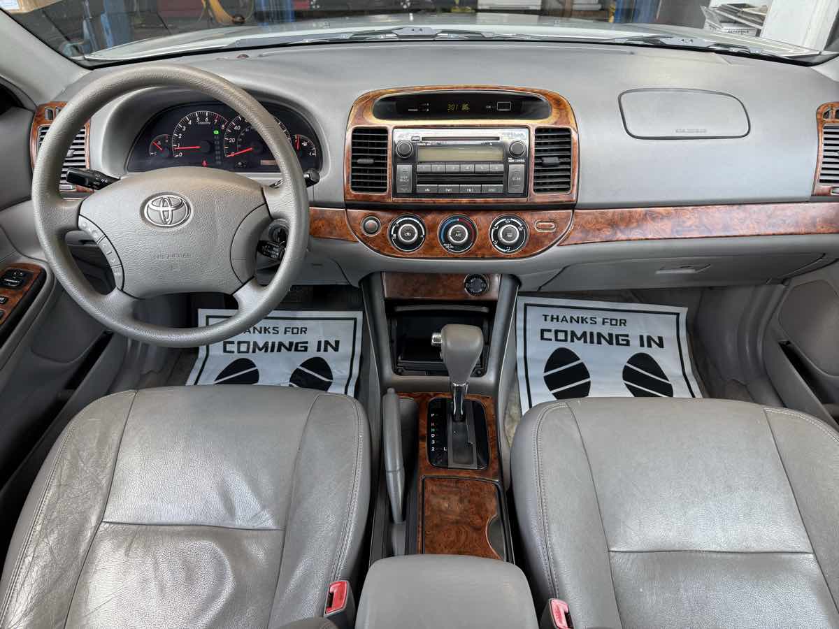 2005 Toyota Camry photo 13
