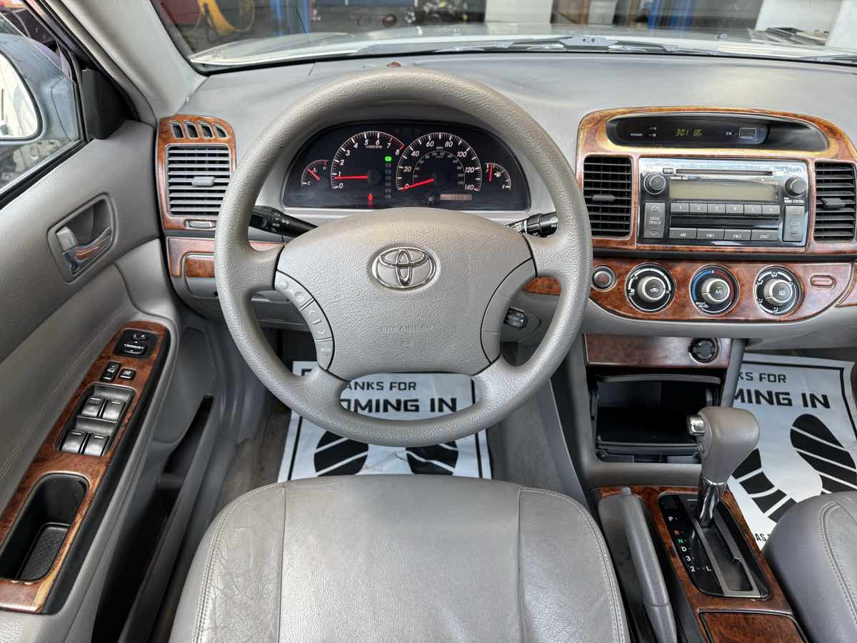 2005 Toyota Camry photo 14
