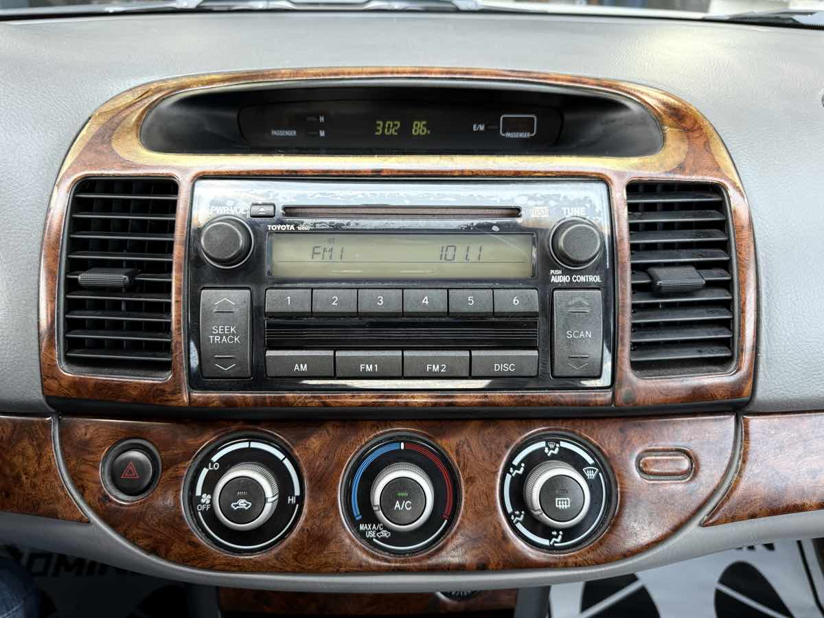 2005 Toyota Camry photo 17