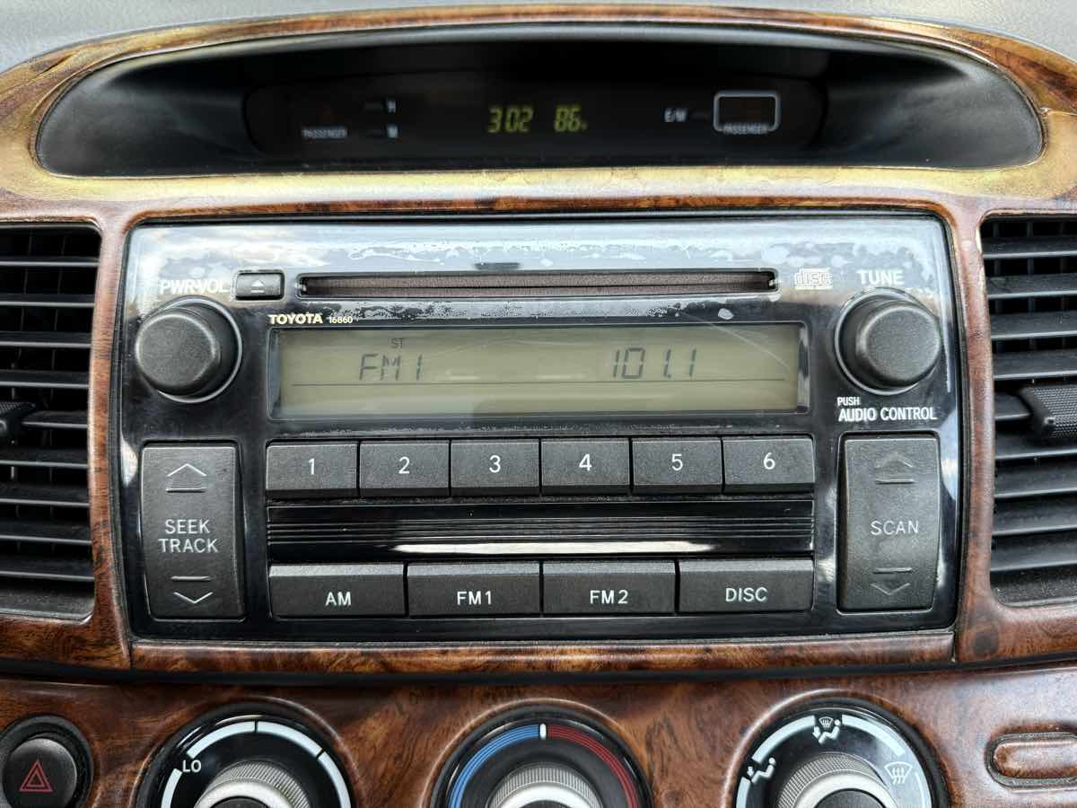 2005 Toyota Camry photo 18