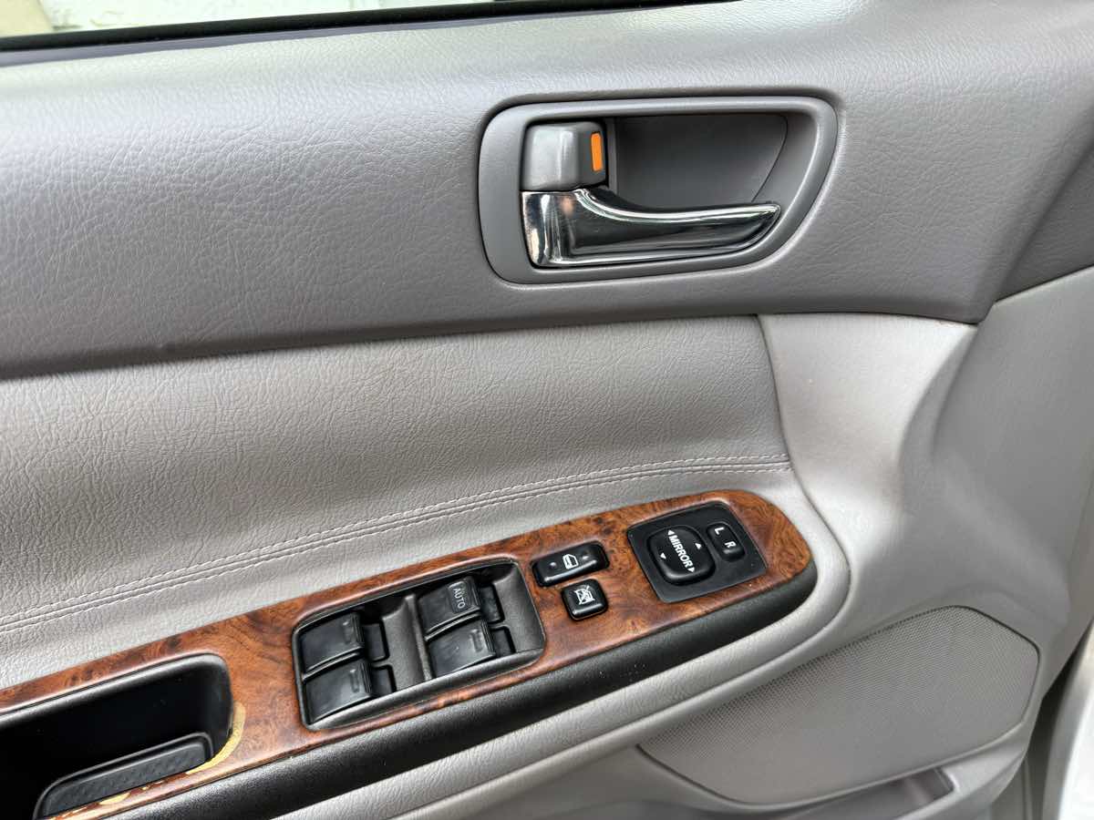 2005 Toyota Camry photo 21