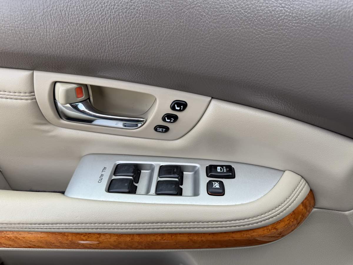 2005 Lexus RX 330 photo 23