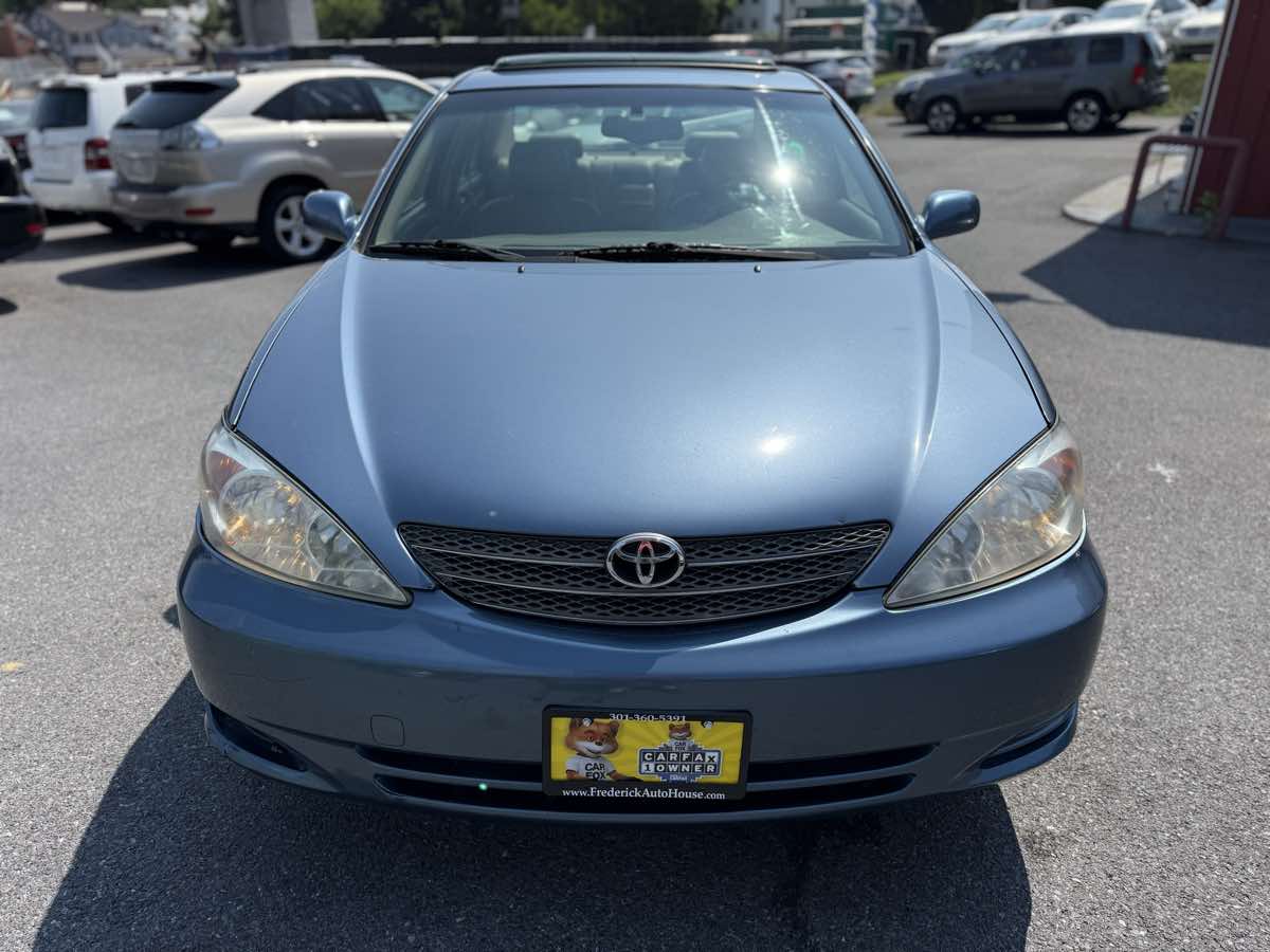2002 Toyota Camry XLE photo 2