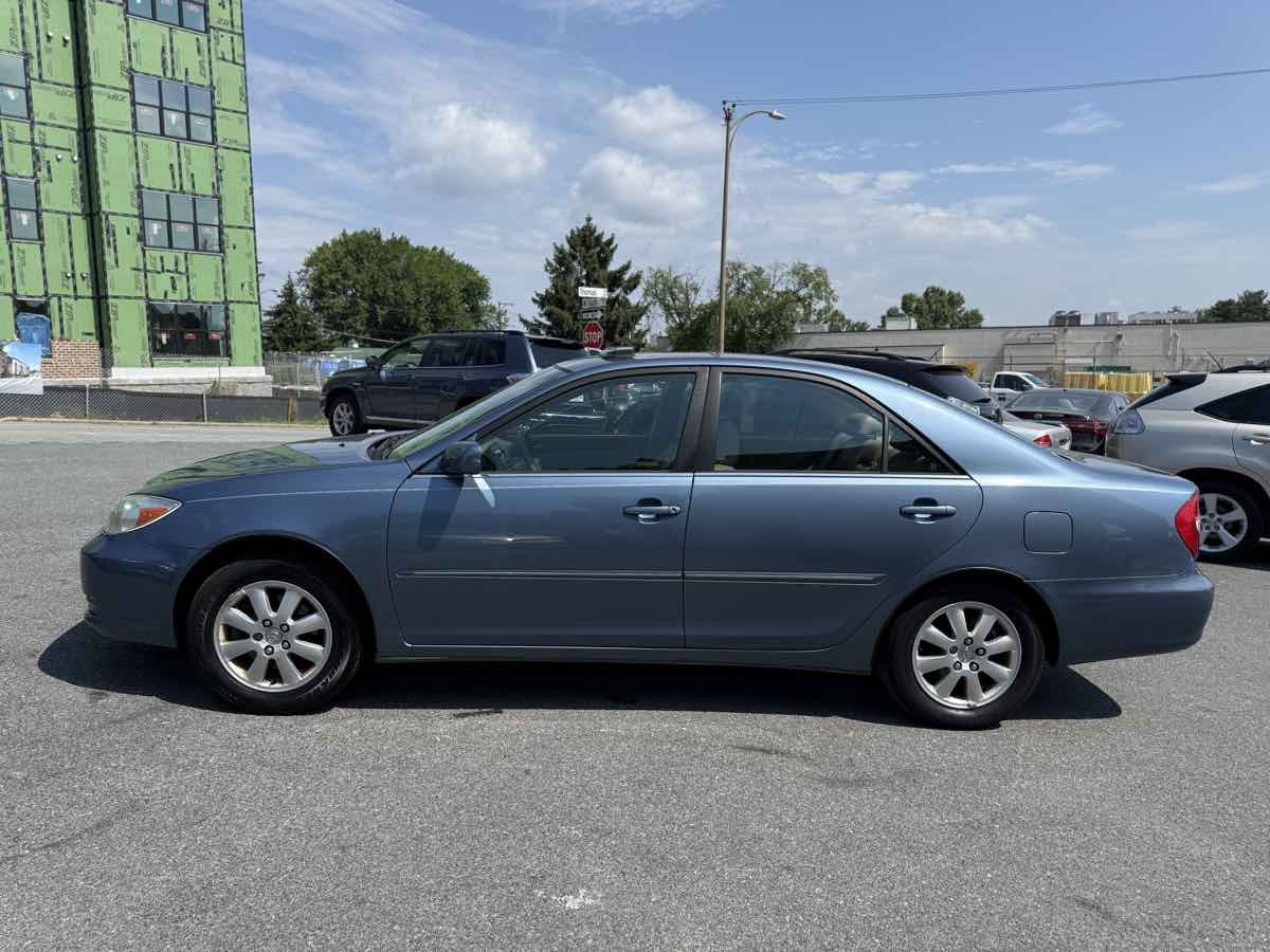 2002 Toyota Camry XLE photo 4
