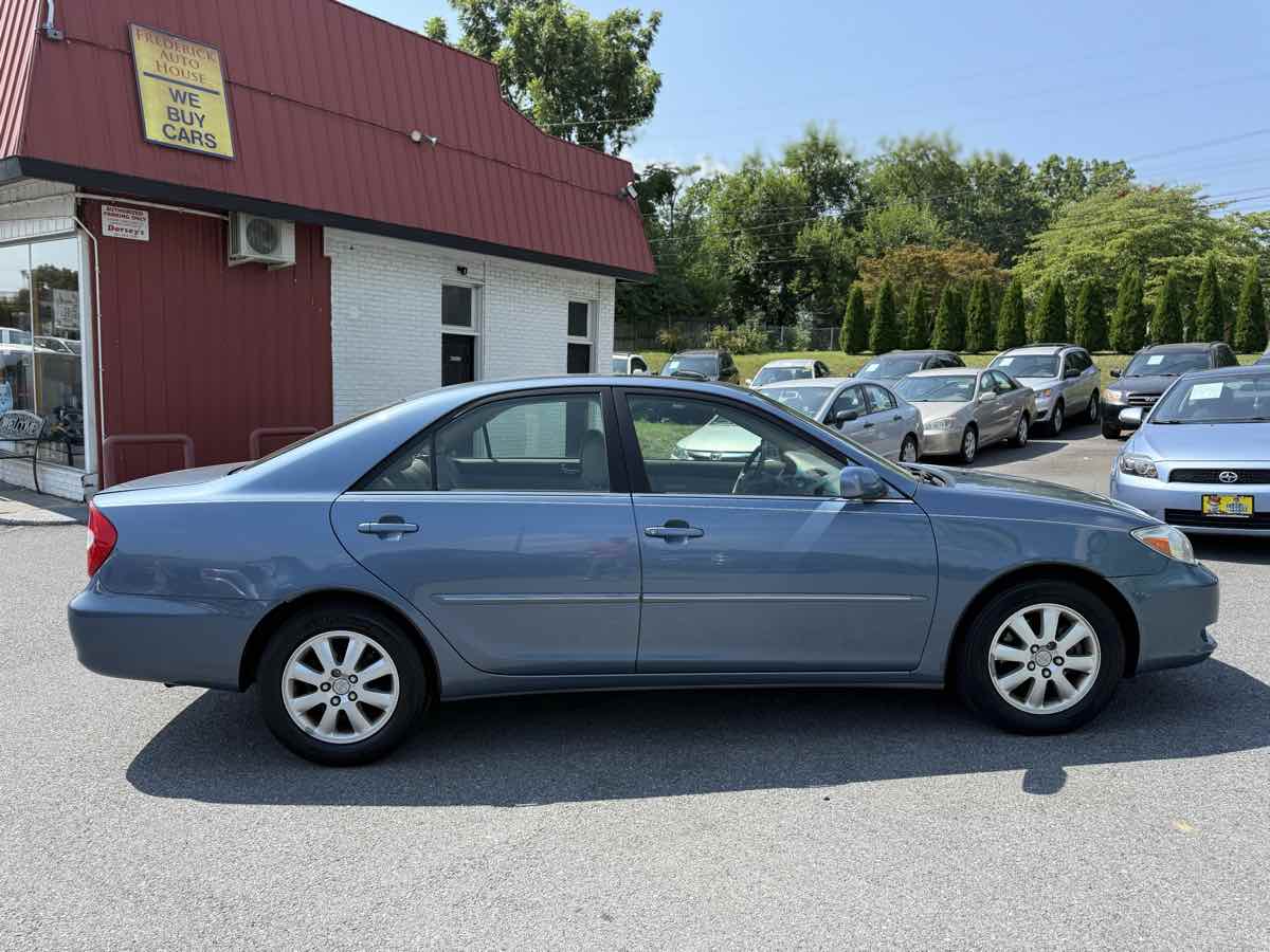 2002 Toyota Camry XLE photo 8