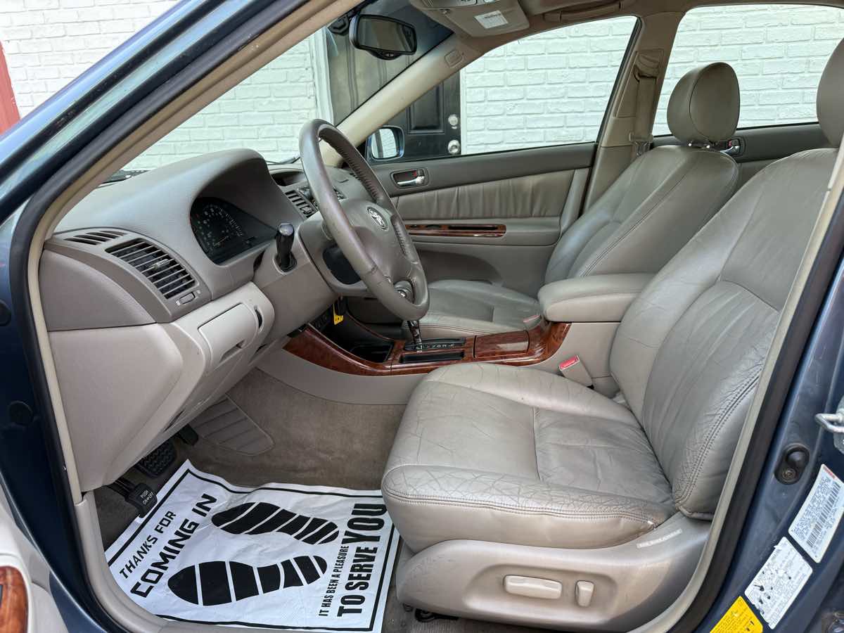 2002 Toyota Camry XLE photo 9