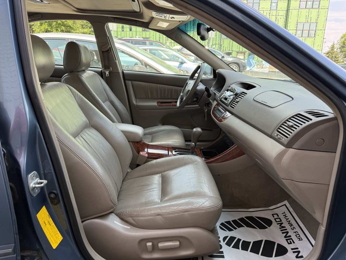2002 Toyota Camry XLE photo 10