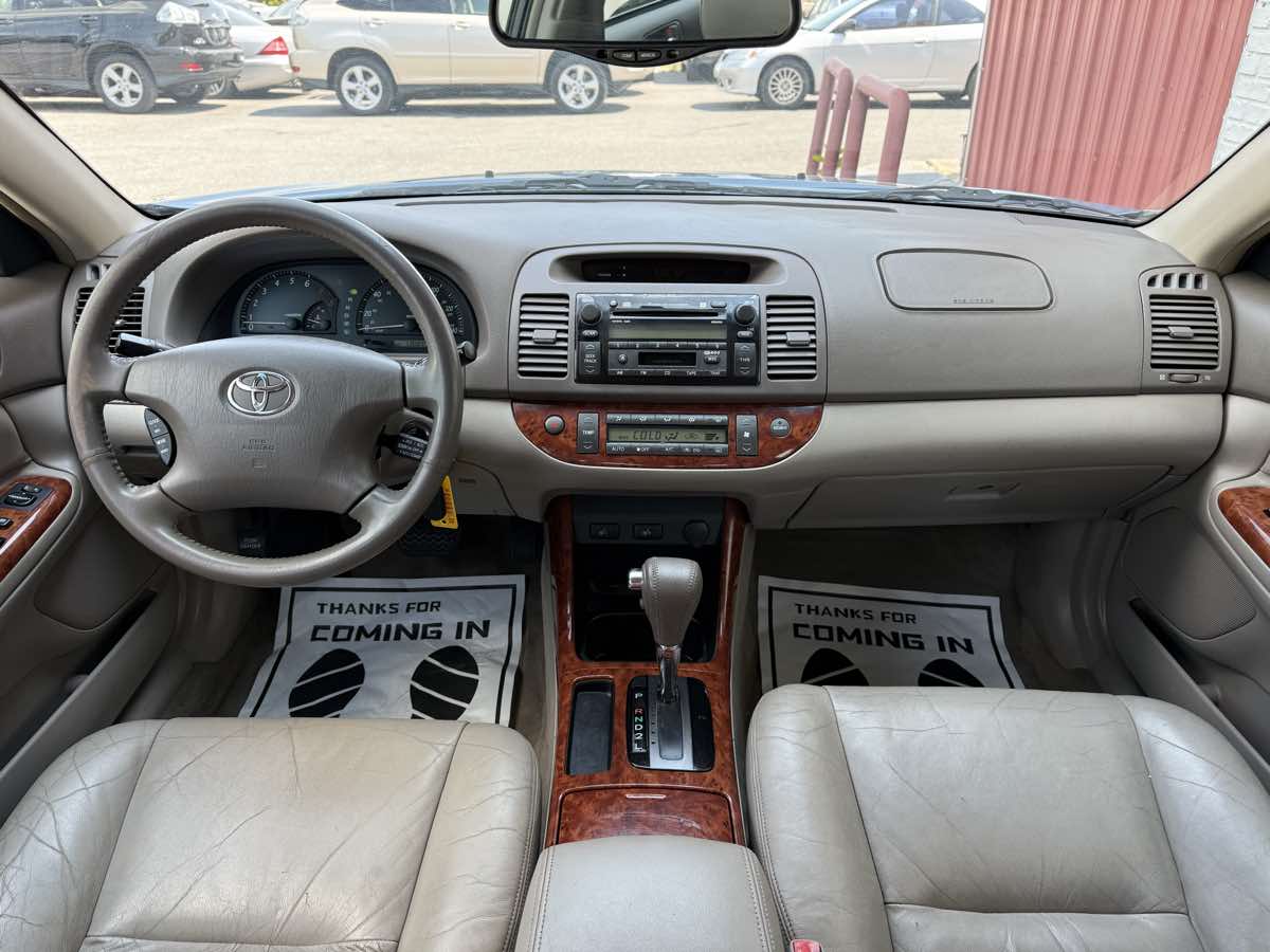 2002 Toyota Camry XLE photo 13