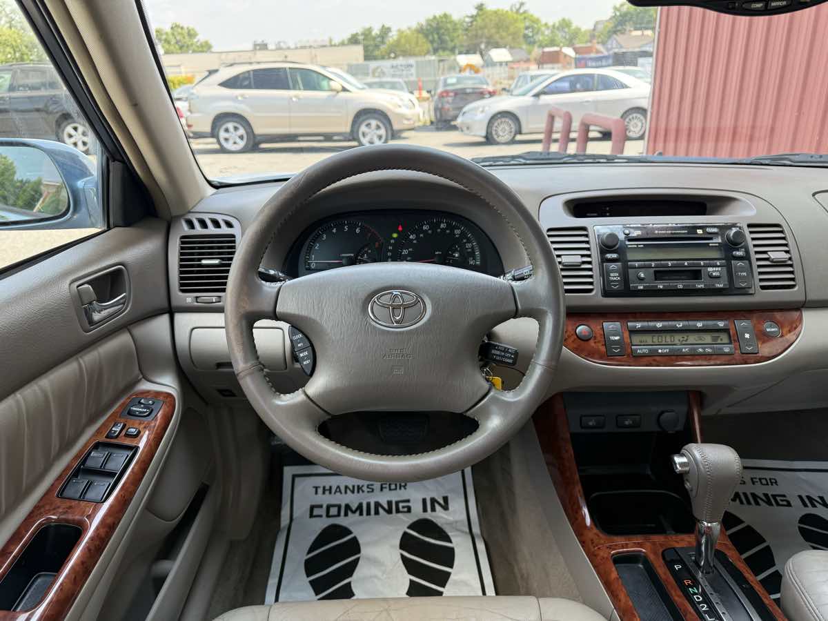 2002 Toyota Camry XLE photo 14