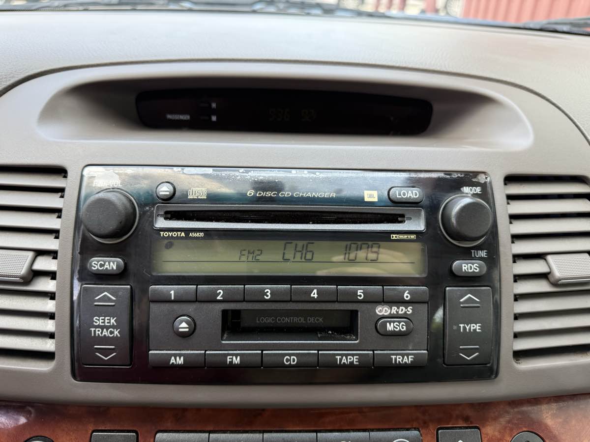 2002 Toyota Camry XLE photo 17