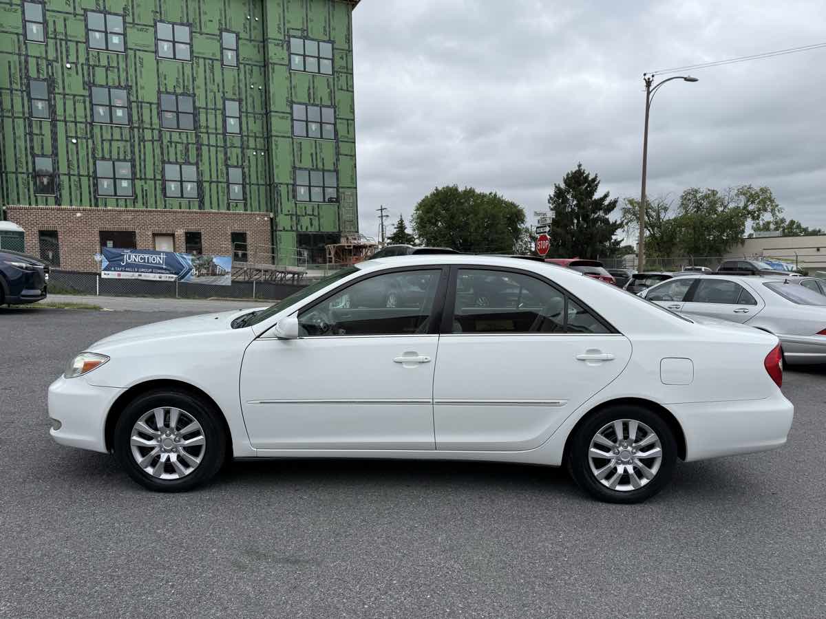2004 Toyota Camry XLE photo 4