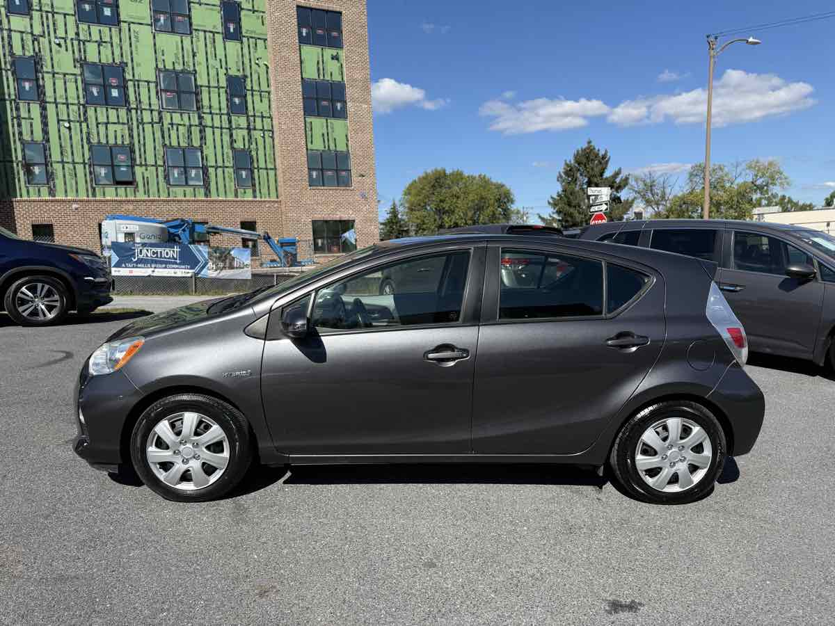 2013 Toyota Prius C Two photo 4
