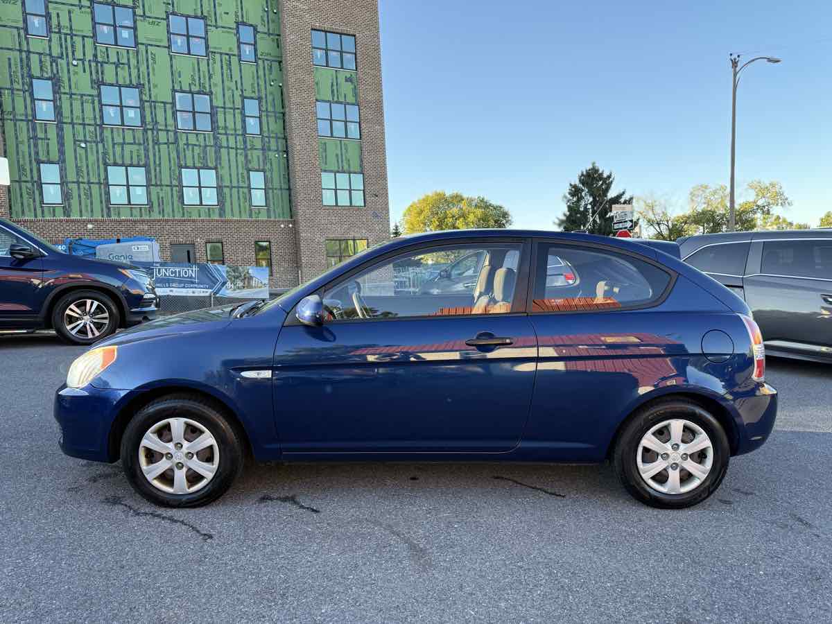 2010 Hyundai Accent GS photo 3