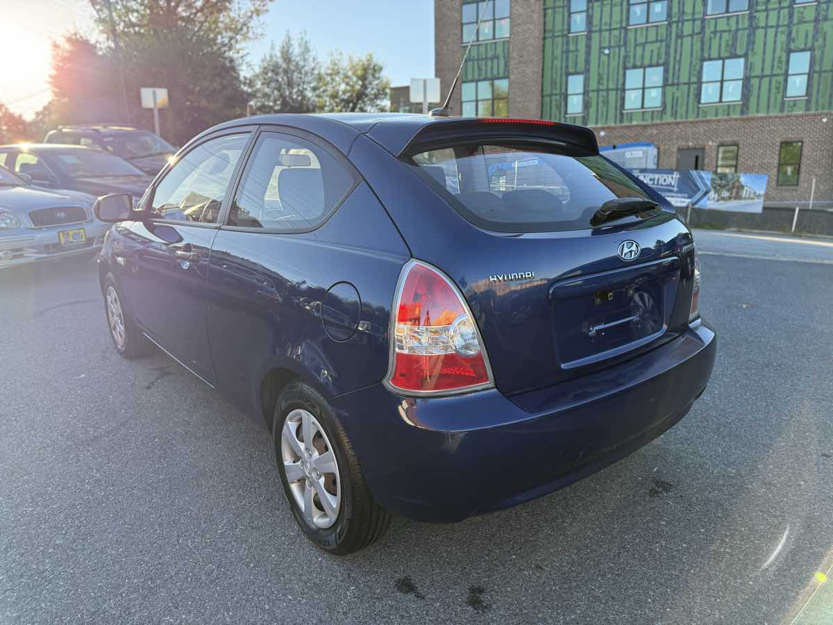 2010 Hyundai Accent GS photo 4